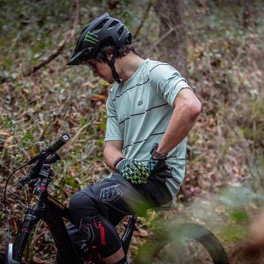 FLOWLINE SHORT BLACK