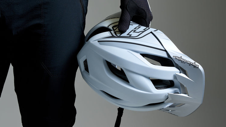 Flowline SE Helmets
