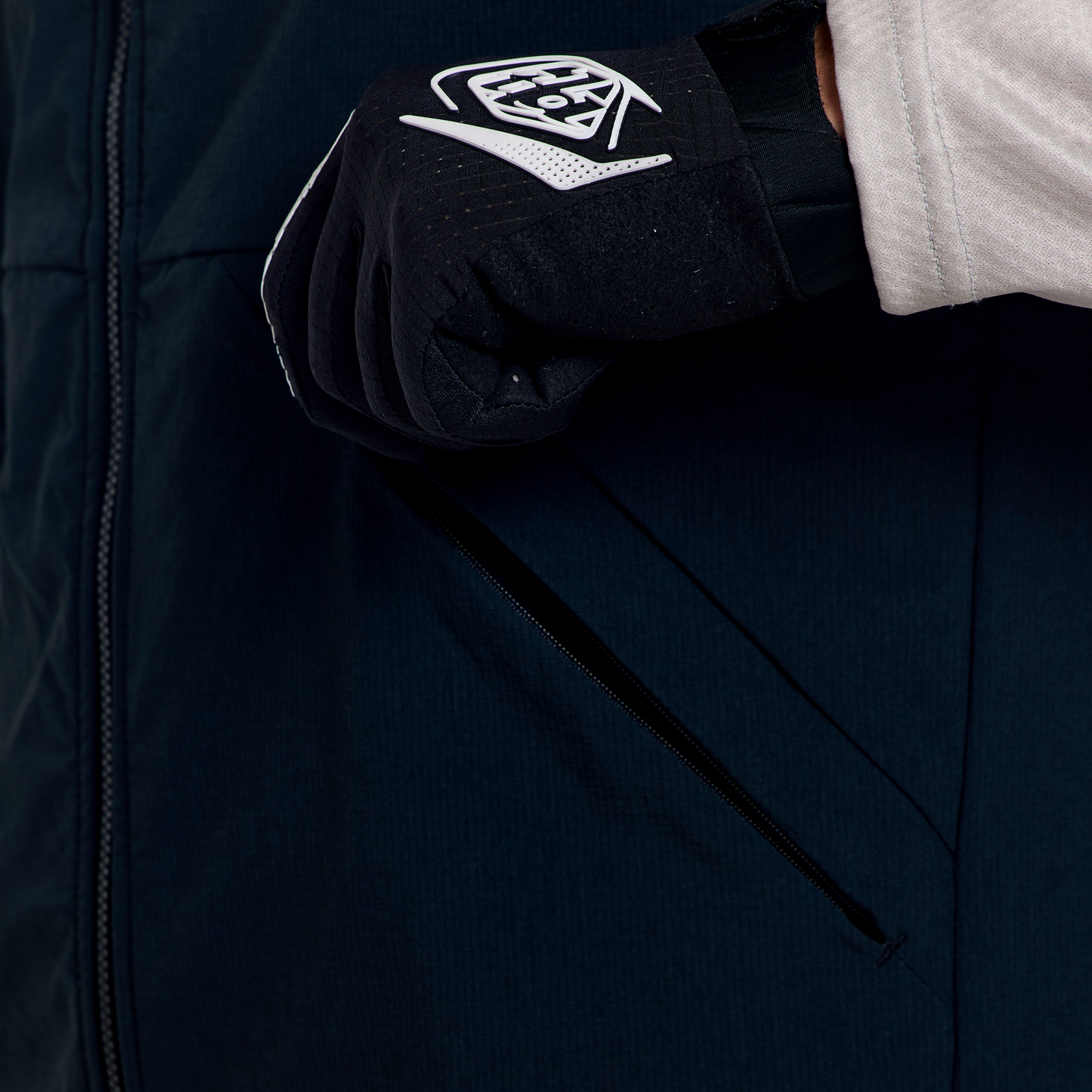 STAGE VEST MONO BLACK