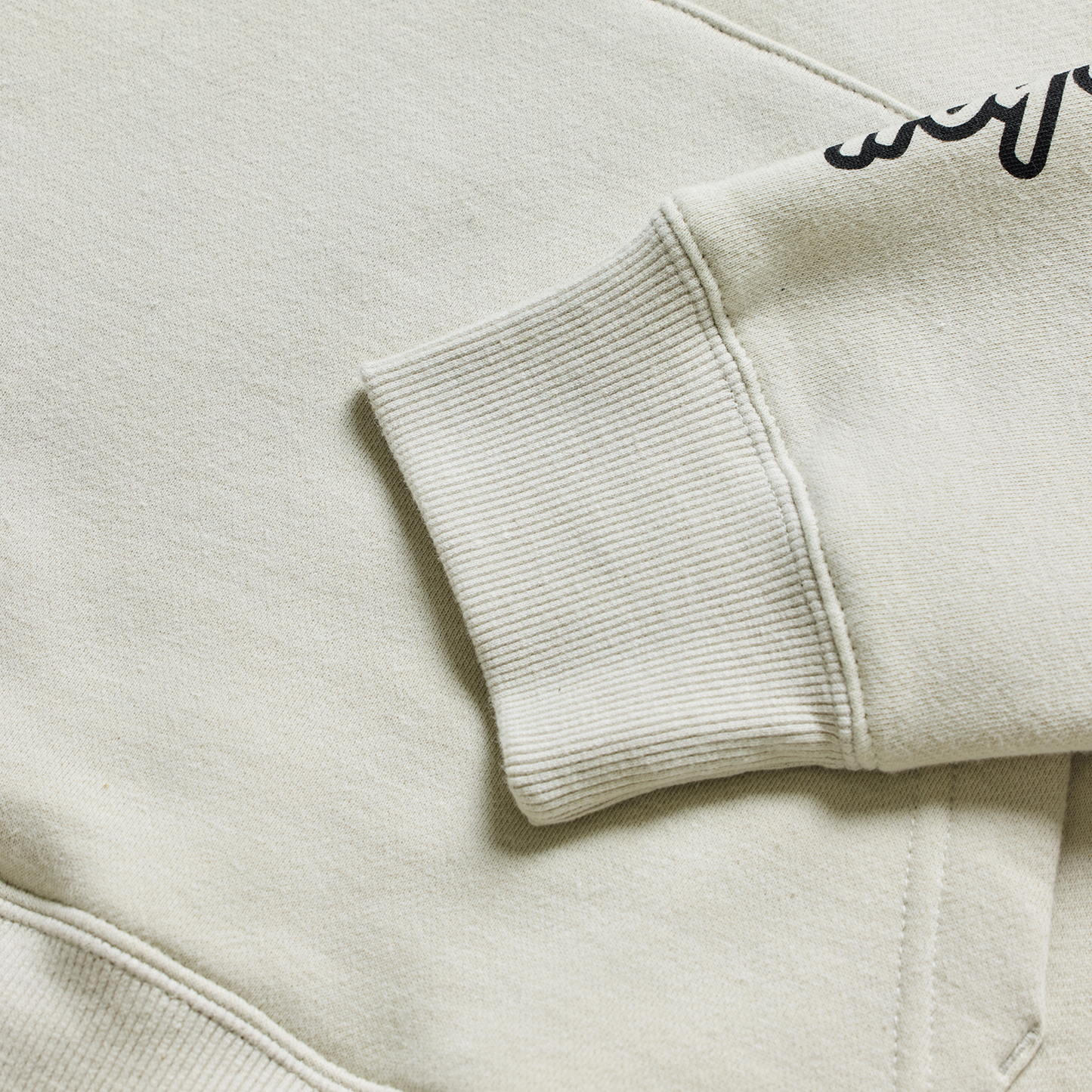 BADGE PULLOVER HOODIE PUMICE