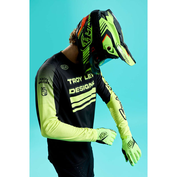 D4 AS POLYACRYLITE HELMET QUALIFER BLACK / YELLOW